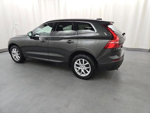 Used 2021 Volvo XC60 T5 Momentum image 3