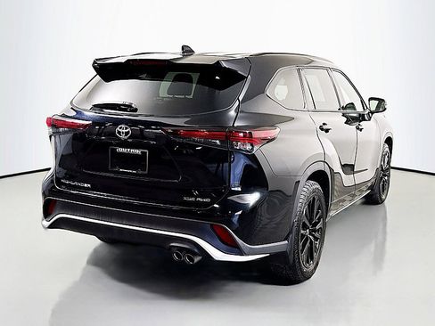 Used 2024 Toyota Highlander XSE image 7