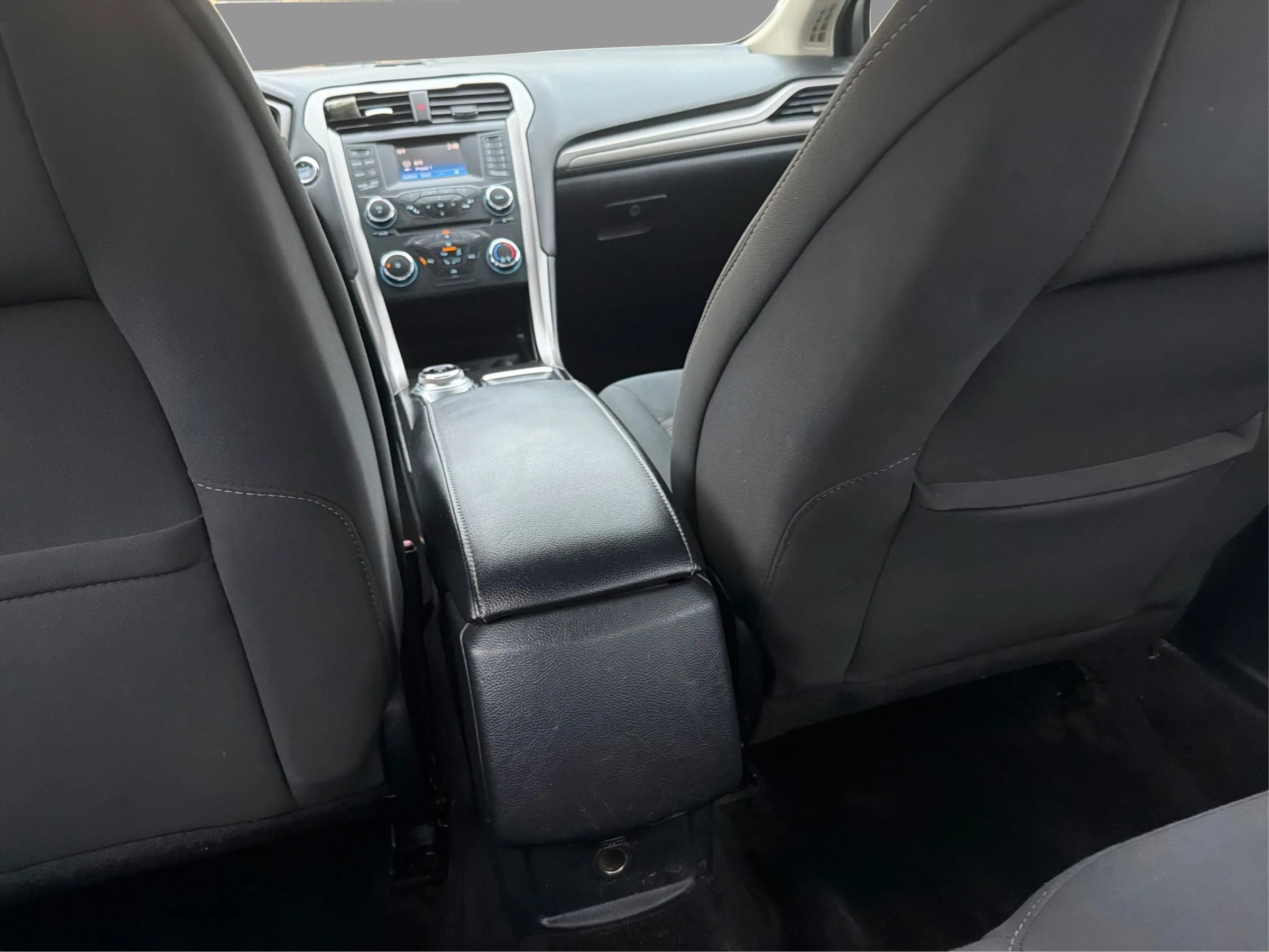 Used 2017 Ford Fusion SE FWD image 21