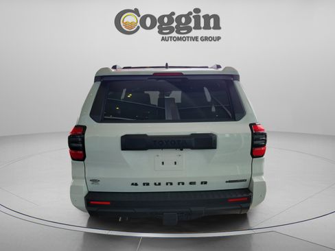 Certified 2025 Toyota 4Runner TRD Off-Road image 4