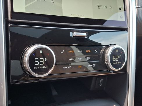 New 2026 Land Rover Discovery Dynamic SE AWD/4WD image 14