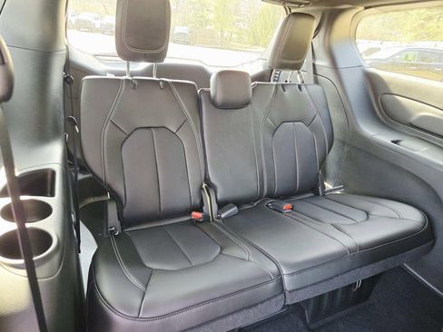 New 2026 Chrysler Pacifica Select FWD image 17