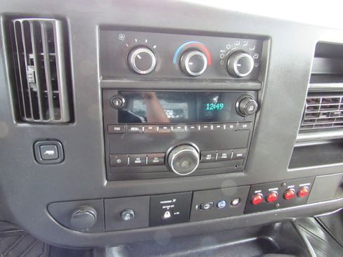 Used 2015 Chevrolet Express 2500 RWD image 36