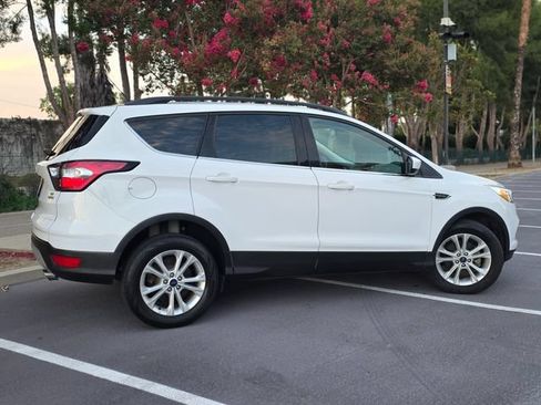 Used 2018 Ford Escape SE FWD image 42