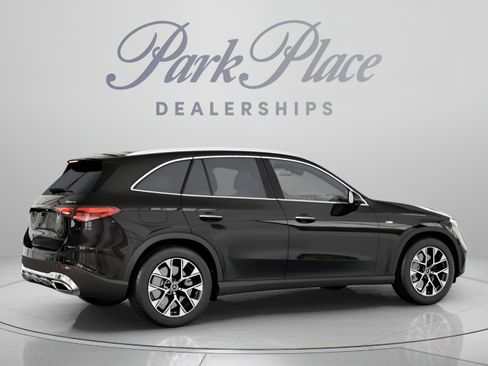 Used 2025 Mercedes-Benz GLC 350e 4MATIC image 23