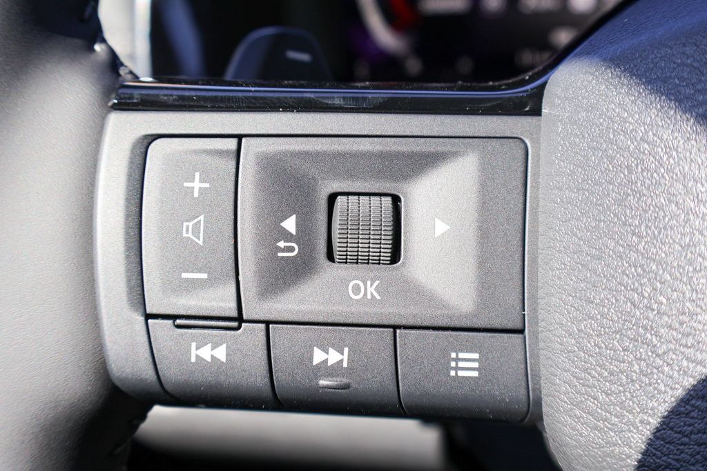 New 2026 Nissan Pathfinder Platinum w/ Accent Package FWD image 11