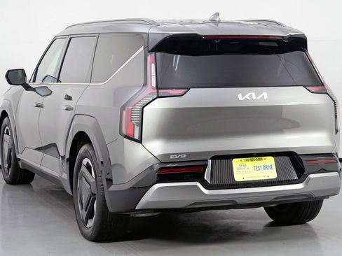 Used 2024 Kia EV9 Land image 61