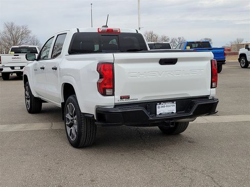 Used 2024 Chevrolet Colorado W/T image 8