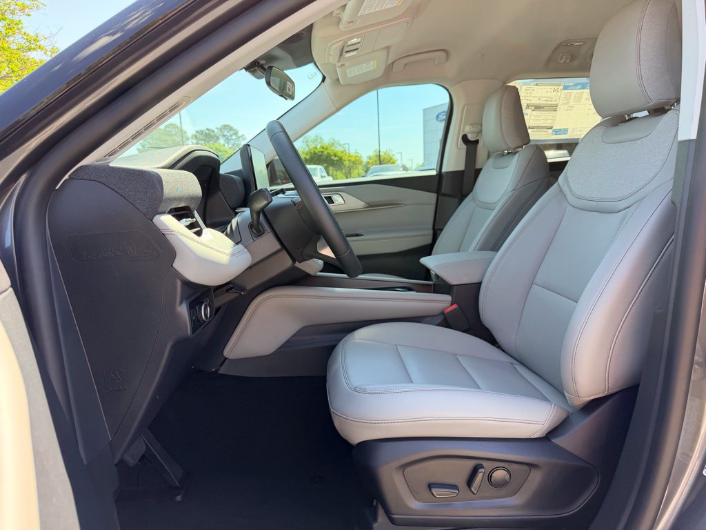 New 2026 Ford Explorer Active w/ Active Comfort Package RWD image 18