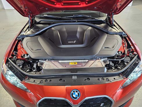 Used 2023 BMW i4 eDrive35 w/ Premium Package RWD image 9