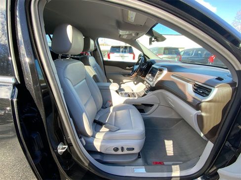 Used 2023 GMC Acadia SLT w/ Technology Package image 28