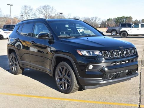 New 2026 Jeep Compass Latitude image 3