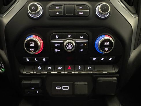 Used 2021 GMC Sierra 1500 SLT w/ SLT Premium Package AWD/4WD image 35