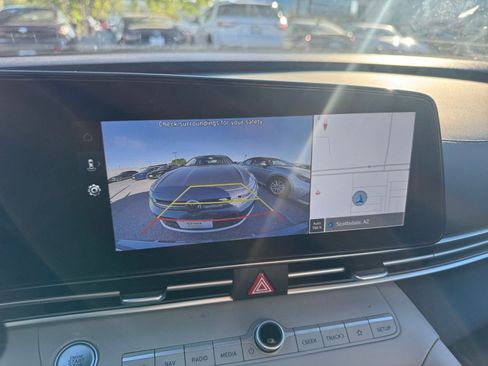 Used 2025 Hyundai Elantra Limited image 17