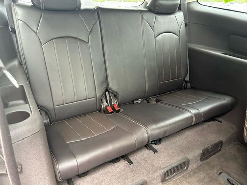 Used 2013 Buick Enclave Leather FWD image 13