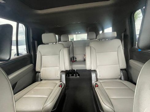 Used 2021 GMC Yukon XL SLT w/ SLT Premium Package AWD/4WD image 25