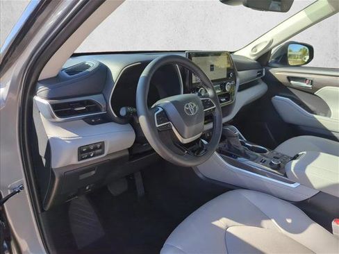 New 2026 Toyota Highlander Limited image 14