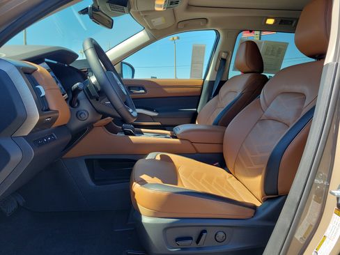 Certified 2025 Nissan Pathfinder Platinum w/ Cargo Package FWD image 14
