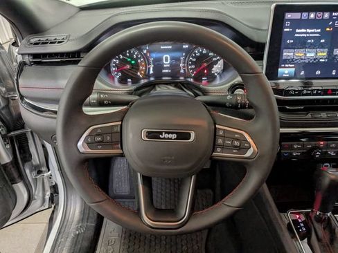Used 2025 Jeep Compass Trailhawk AWD/4WD image 16