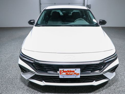 Used 2025 Hyundai Elantra Sport FWD image 4