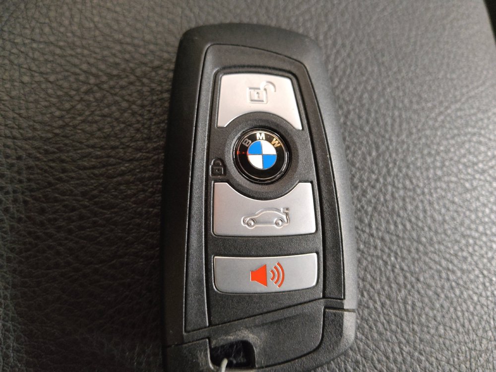 Used 2017 BMW 320i Sedan RWD image 32
