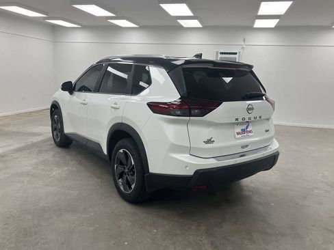 Used 2024 Nissan Rogue SV w/ SV Premium Package FWD image 4