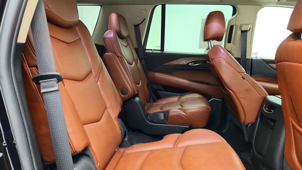 Used 2020 Cadillac Escalade Premium Luxury AWD/4WD image 24