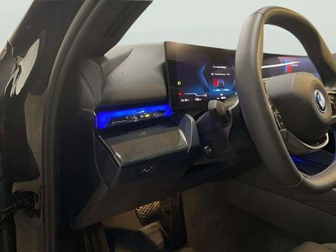 Used 2025 BMW i5 eDrive40i image 17