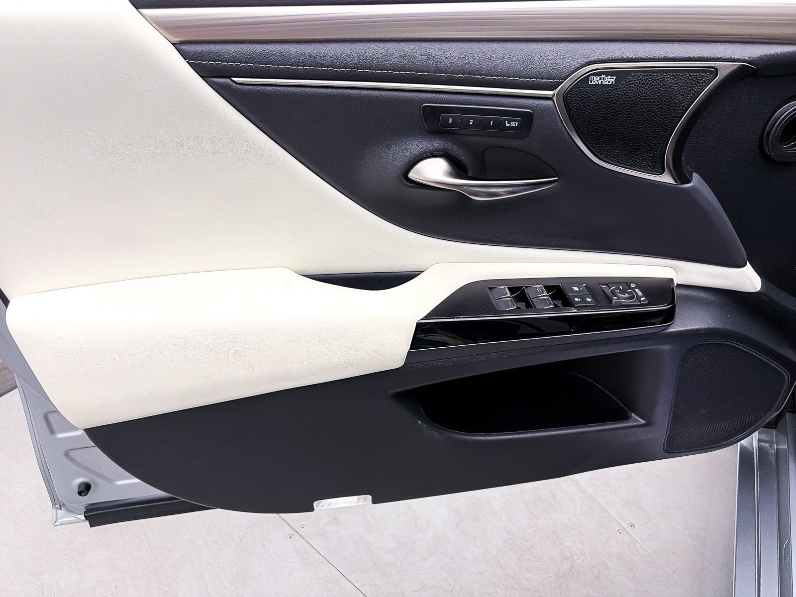 Used 2024 Lexus ES 300h F Sport FWD image 22
