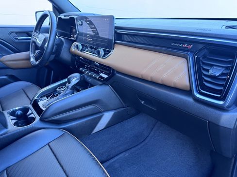 Used 2024 GMC Canyon AT4 image 8