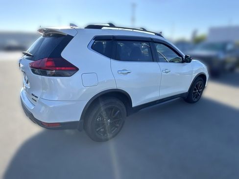 Used 2018 Nissan Rogue SV AWD/4WD image 9