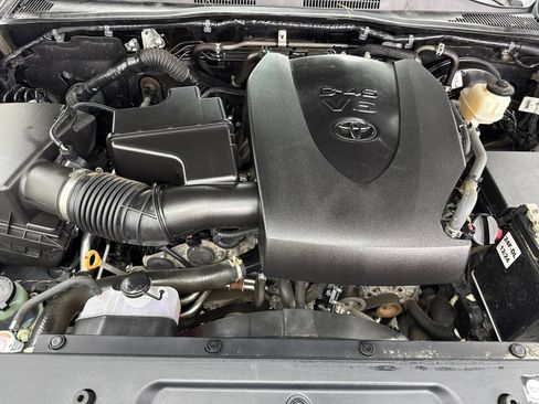 Used 2018 Toyota Tacoma SR5 AWD/4WD image 52