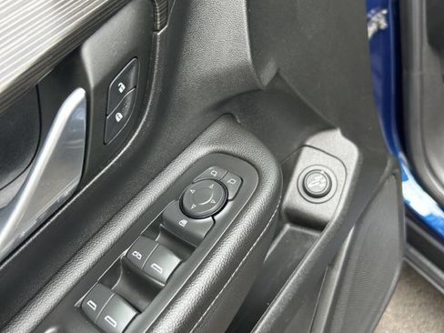 Used 2022 GMC Terrain SLE w/ Driver Convenience Package FWD image 9