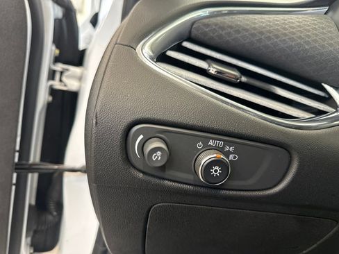 Used 2017 Chevrolet Malibu LT FWD image 16