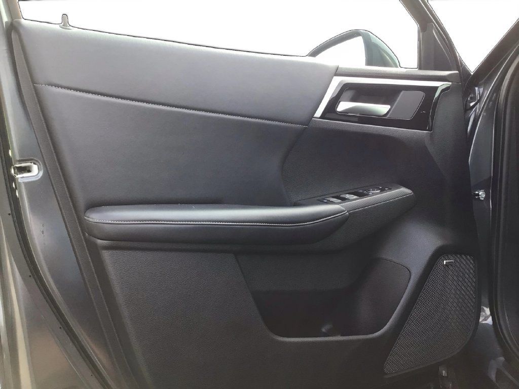 Used 2025 Mitsubishi Outlander AWD image 20