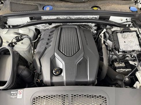 Used 2025 Porsche Macan AWD/4WD image 24