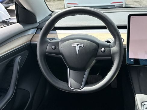 Used 2023 Tesla Model 3 Standard Range image 17