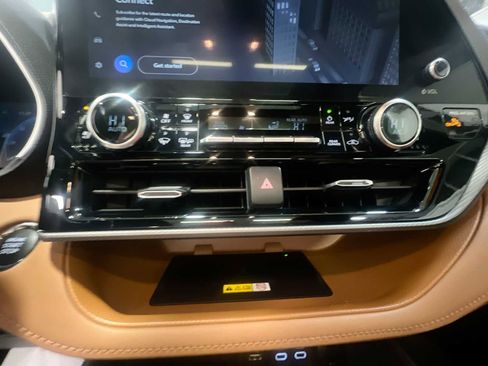 Used 2023 Toyota Highlander Platinum image 28