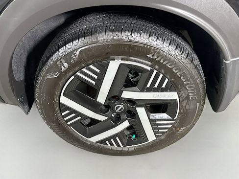 Certified 2025 Nissan Kicks SV FWD image 32