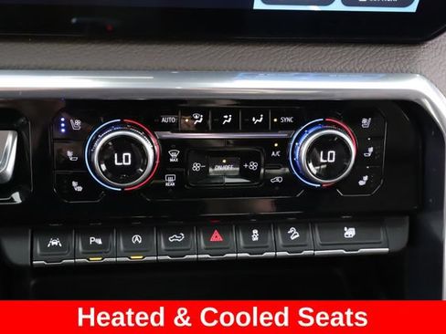 Used 2023 GMC Sierra 1500 Denali w/ Technology Package AWD/4WD image 4
