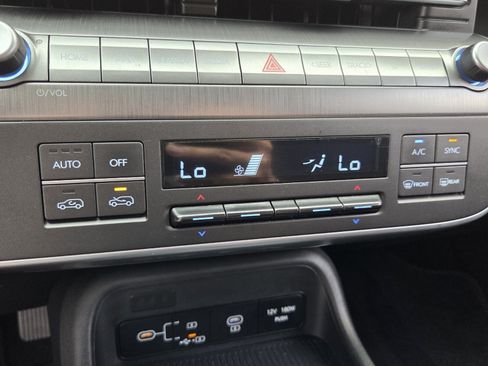 Used 2024 Hyundai Kona SEL FWD image 27