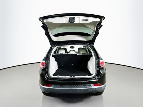 Used 2018 Jeep Compass Limited image 28