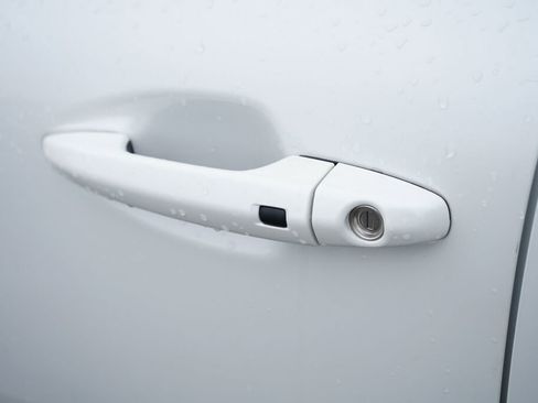 Used 2019 Kia Niro EX Premium w/ Cold Weather Package 1.0 image 8