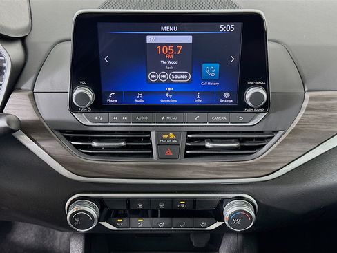 Used 2025 Nissan Altima 2.5 SV FWD image 23