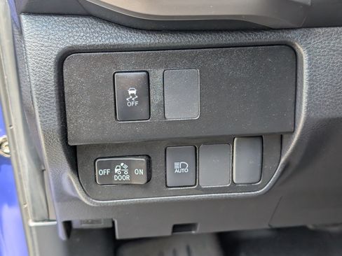 Used 2022 Toyota Tacoma SR5 w/ Black Out Package (TMS) AWD/4WD image 19