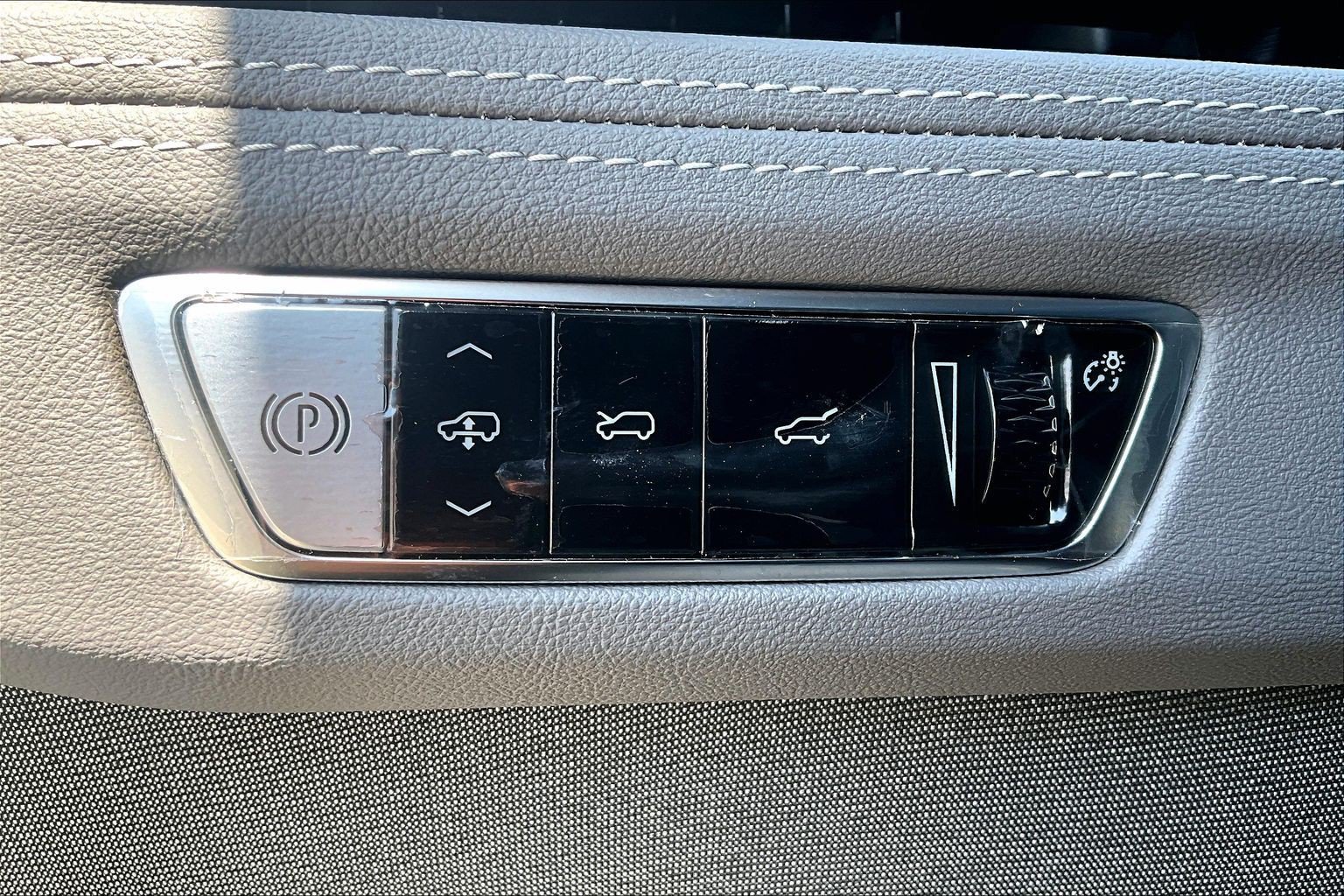 Used 2026 Cadillac Escalade IQL Luxury w/ LPO, Floor Liner Package AWD/4WD image 16