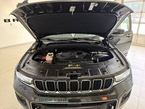Used 2022 Jeep Grand Cherokee L Overland w/ Luxury Tech Group IV AWD/4WD image 25