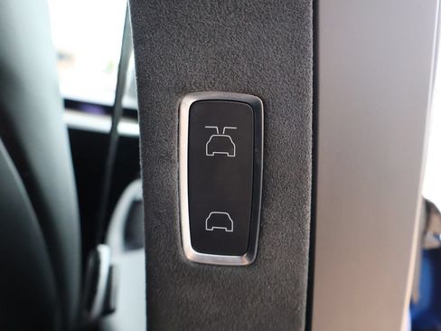 Used 2022 Tesla Model X AWD/4WD image 15
