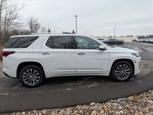 Used 2023 Chevrolet Traverse Premier image 6