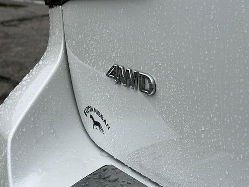 Used 2022 INFINITI QX80 Sensory image 11